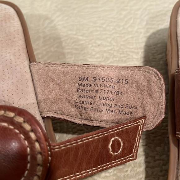 Softwalk sandals comfy. Great walking sandal with Velcro for great fit/comfort - Picture 6 of 10